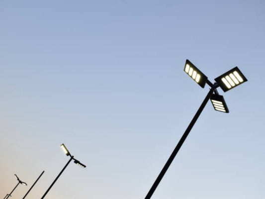 What are the characteristics and existence value of the floodlight lens?