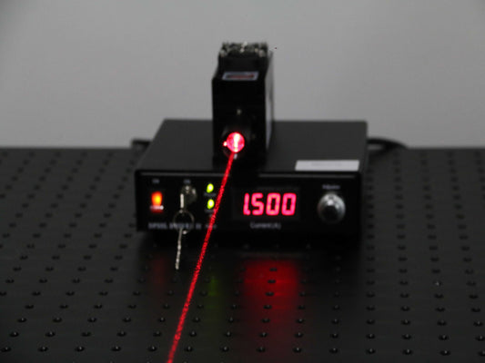 كيف تعمل عدسة الليزر بالأشعة تحت الحمراء الضوئية؟