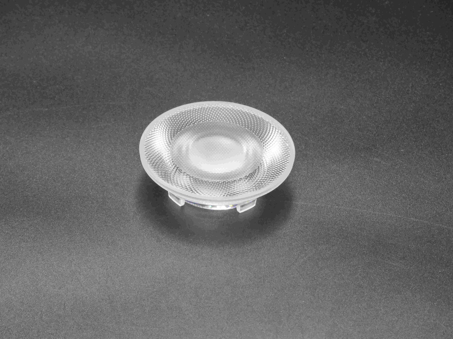 L'usine chinoise produit une lentille COB intégrée à une lentille anti-éblouissement ultra-mince