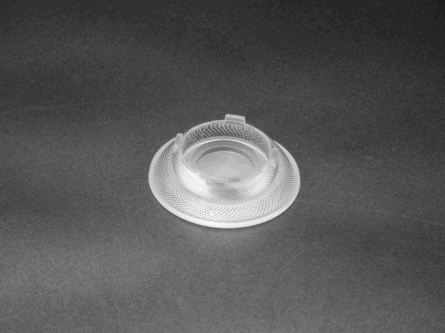 中国の工場では、超薄型アンチグレアレンズダウンライト調光可能スポットライトレンズ埋め込みCOBレンズを製造しています