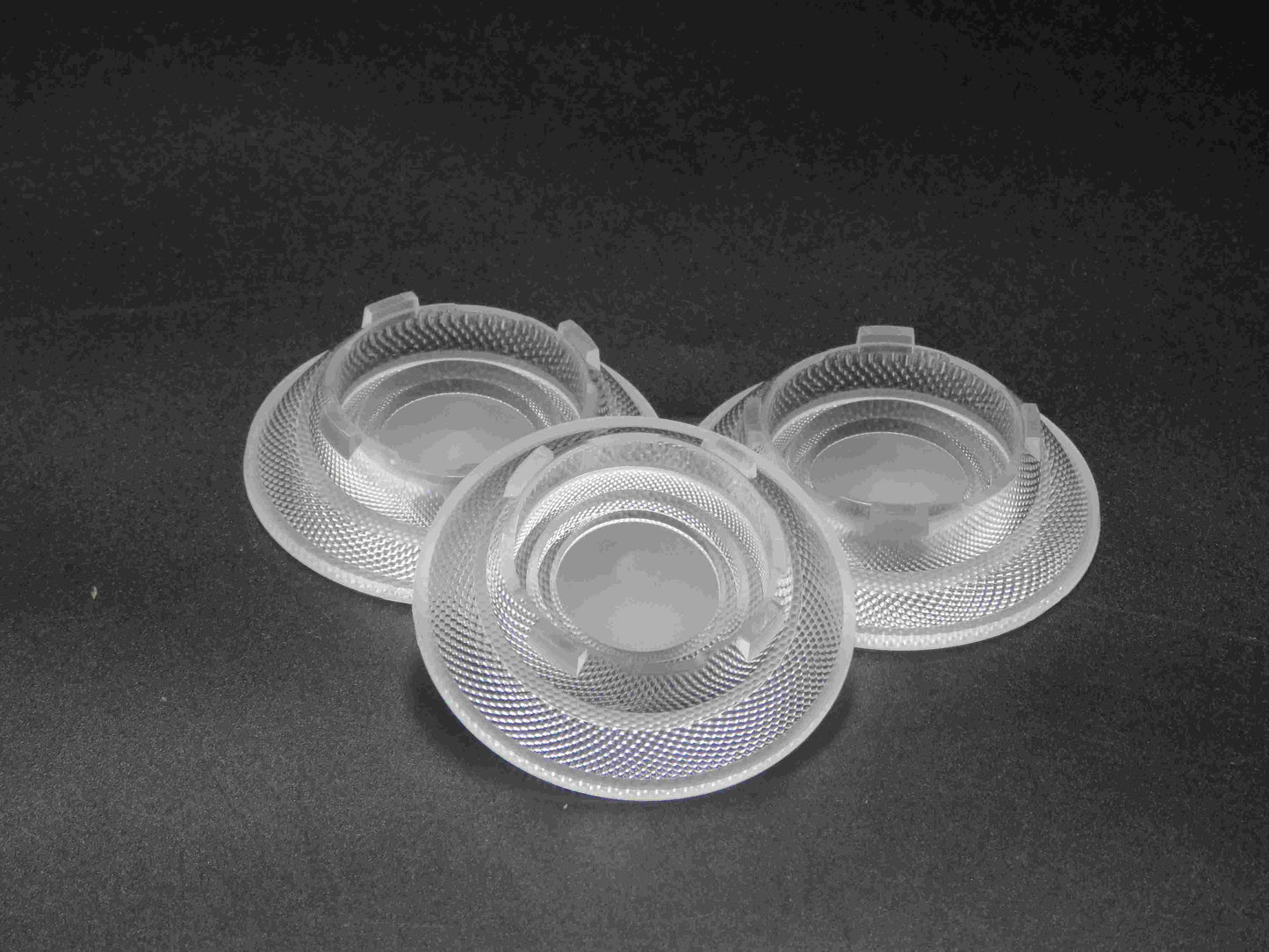Čínská továrna vyrábí ultratenké antireflexní čočky pro downlight stmívatelné čočky pro reflektory vestavěné COB čočky