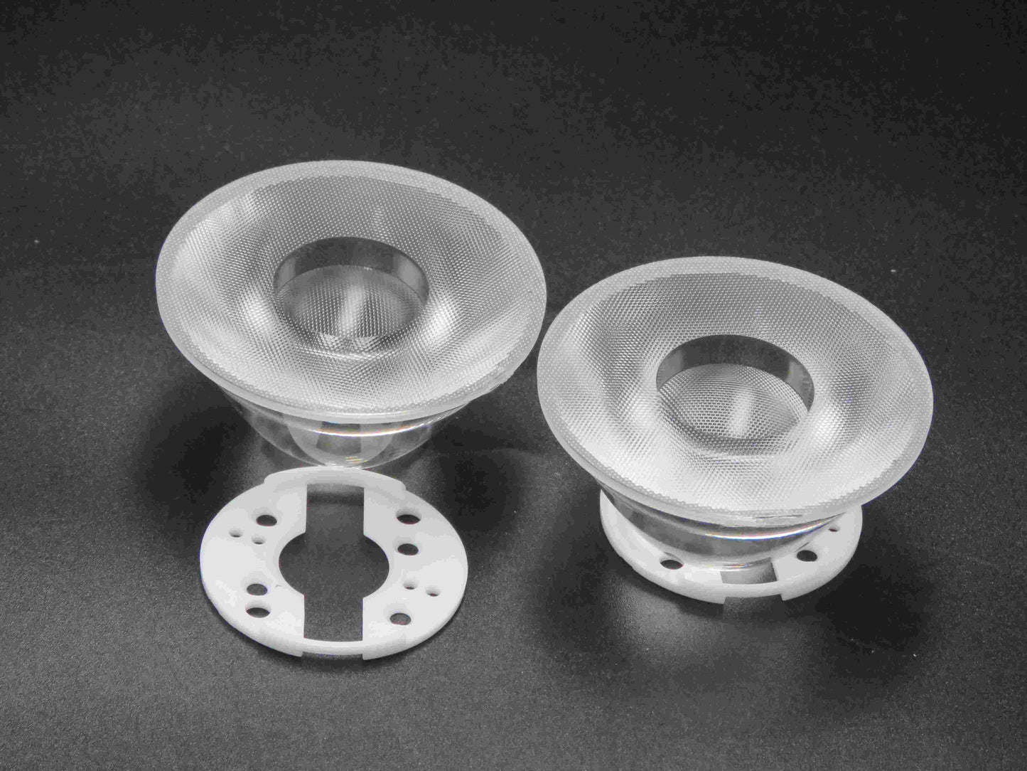 商業照明光学COBは62mm15度の丸いプラスチックレンズ供給を導きました