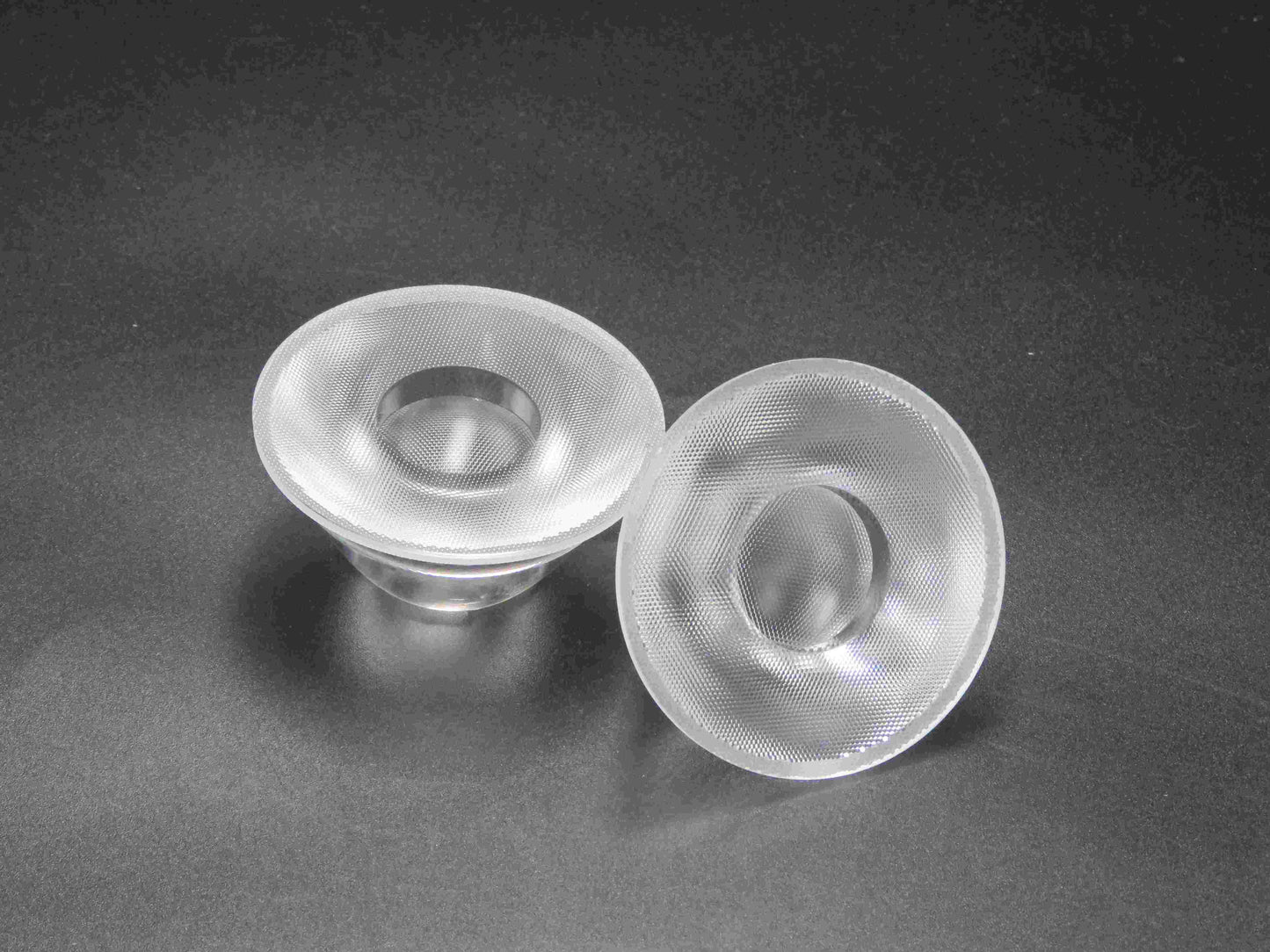 商業照明光学COBは62mm15度の丸いプラスチックレンズ供給を導きました